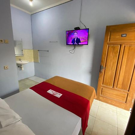 Aqilakost N Cafe Gadog Puncak Hotel Bogor Kültér fotó