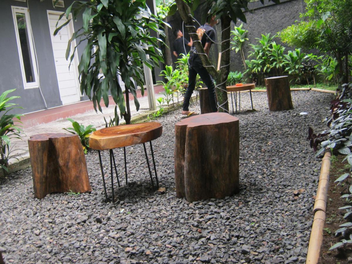 Aqilakost N Cafe Gadog Puncak Hotel Bogor Kültér fotó