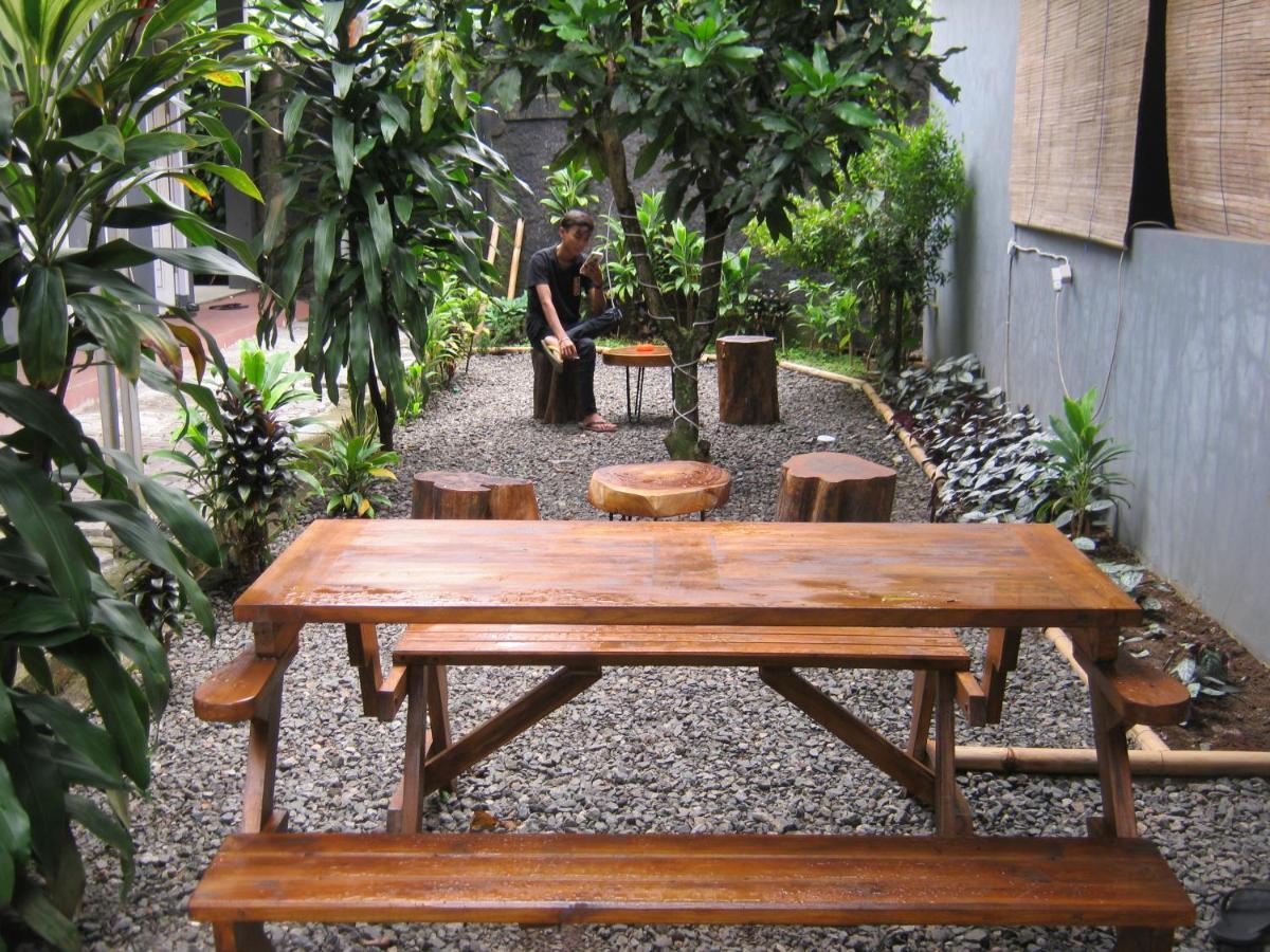 Aqilakost N Cafe Gadog Puncak Hotel Bogor Kültér fotó