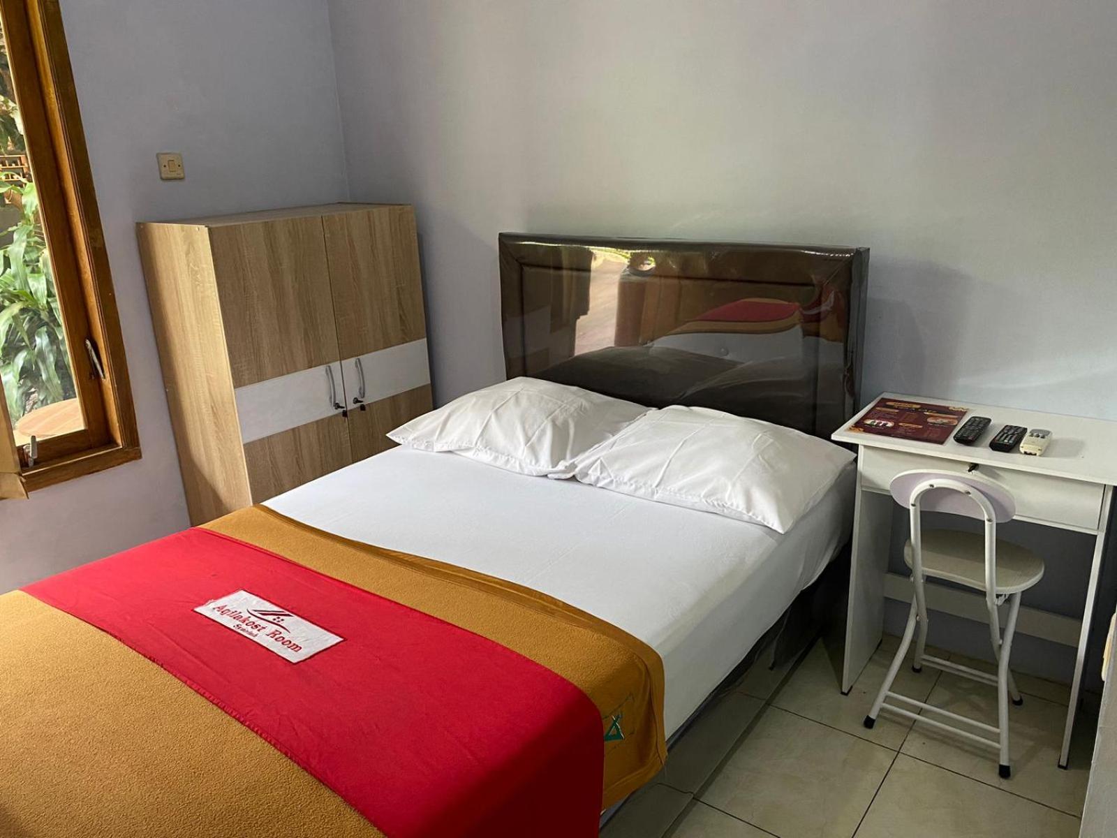 Aqilakost N Cafe Gadog Puncak Hotel Bogor Kültér fotó